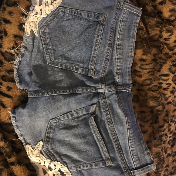 Refuge jean shorts - Picture 2 of 3